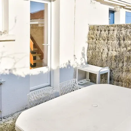 Maison 4 Couchages Au Coeur De Saint-gilles * 생 질 크루아 드 비